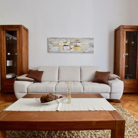 Luxury Apartment By Hi5 - Havas Street Budapest Kültér fotó